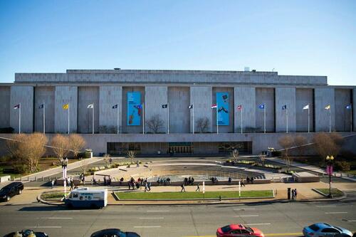 Smithsonian, acuzat că rescrie istoria Americii după un plan ideologic