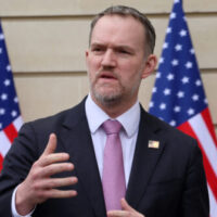 25 de state democrate acuzate: interese străine peste muncitori?