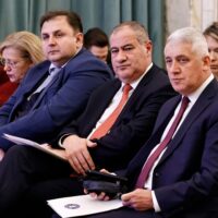 AEP vrea puteri noi asupra partidelor: cine beneficiază?