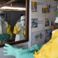 Bani pe cap vaccinat: ce nu se spune despre medici
