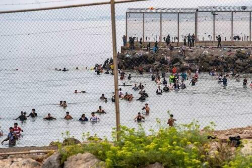 Ceuta: ce ascunde criza migranților lăudați de Pedro Sánchez