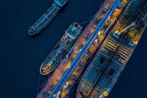 Deficit record de petrol: cine minte despre Hormuz?