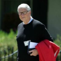 Gates cere taxe pe AI: cine plătește de fapt factura?