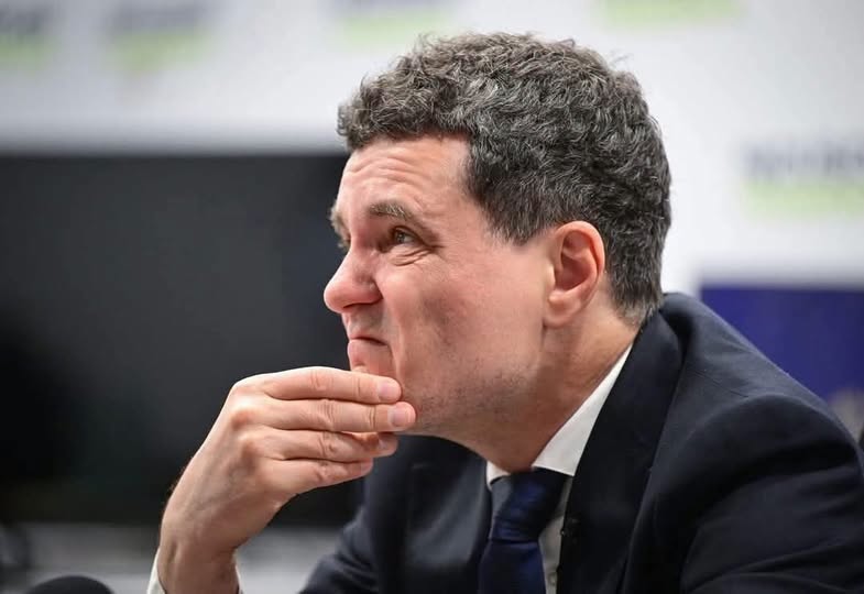 Guvern demis, țară „pe pilot automat”: cine pierde?