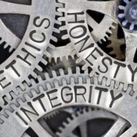 Integritatea la vârf: de ce nu se discută despre ea acum
