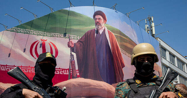 Khamenei fiul: liderul invizibil pe care nimeni nu l-a văzut