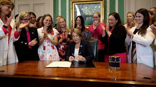 Legea avortului din Massachusetts: cine plătește politic factura?