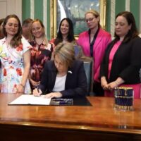 Legea avortului din Massachusetts: cronologia care ridică întrebări