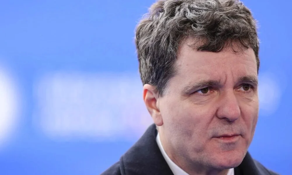 Nicușor Dan fără partid: cine profită de vulnerabilitatea sa?