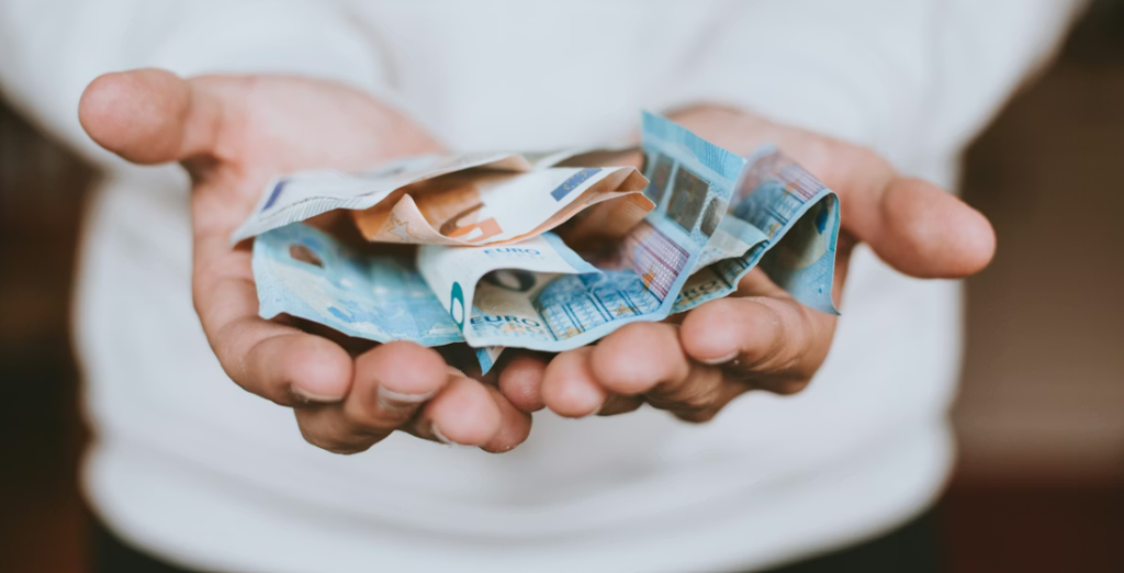 Numerarul rezistă: ce nu spun băncile centrale despre cash