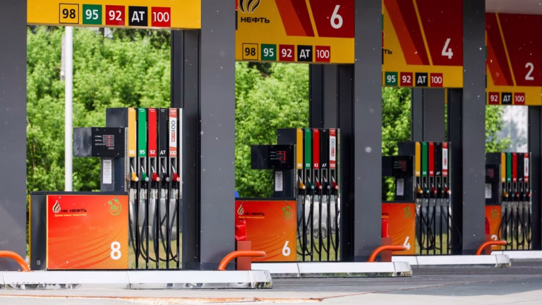 Rusia importă combustibil: ce ascunde această schimbare?