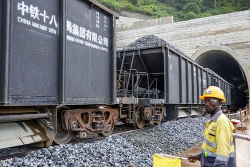 SUA vs China în Africa: cine controlă mineralele critice