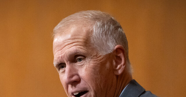 Tillis lansează carte anti-Trump chiar când pleacă din Senat