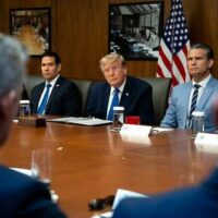 Trump amenință cu închisoare pe cei care spun adevărul despre arme