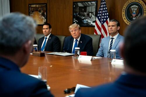 Trump amenință cu închisoare pe cei care spun adevărul despre arme