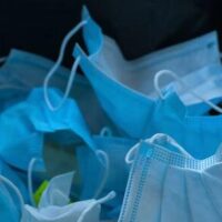 Amnezia colectivă COVID: de ce ni s-a cerut să uităm totul