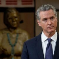 Ancheta federală despre Newsom se extinde: cine plătește?