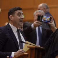 AUR, majoritate cu toată lumea: cine trage sforile la Parlament?