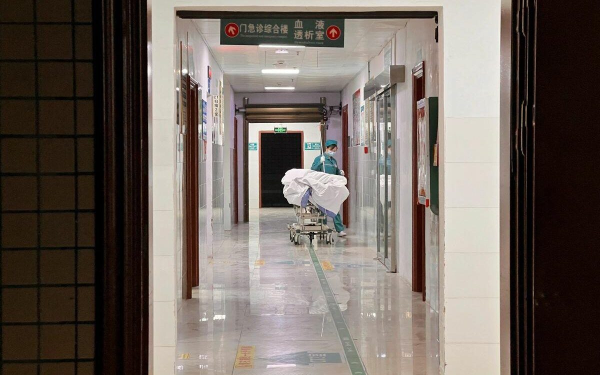 China: asistente cu 300 de lei pe lună – ce ascunde sistemul sanitar