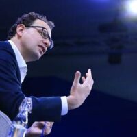 Cine îl sfătuiește pe omul care vrea să guverneze AI-ul global
