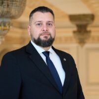 Consiliere psihologică fără părinți: cine decide de fapt pentru copii?
