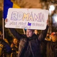 Cuminţenia românilor: cine profită de răbdarea lor?