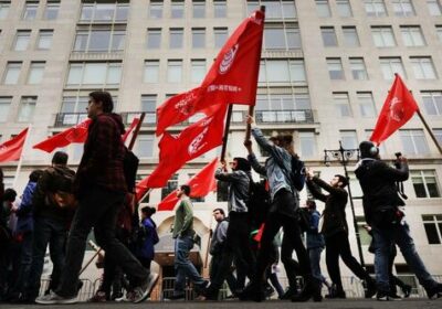 DSA: cum o grupare de 120.000 de oameni a ajuns știre globală