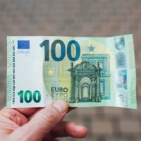 Euro digital până în 2026: cine controlează banii tăi de fapt?