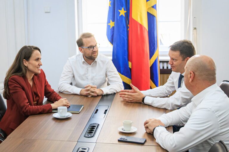 Fritz fără mandat: presiuni din UE, cine dă ordinele reale?