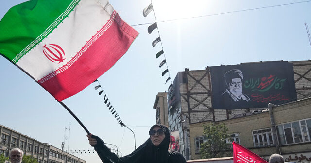 Iran, „fălcile morții”: cine profită de blocada petrolului?