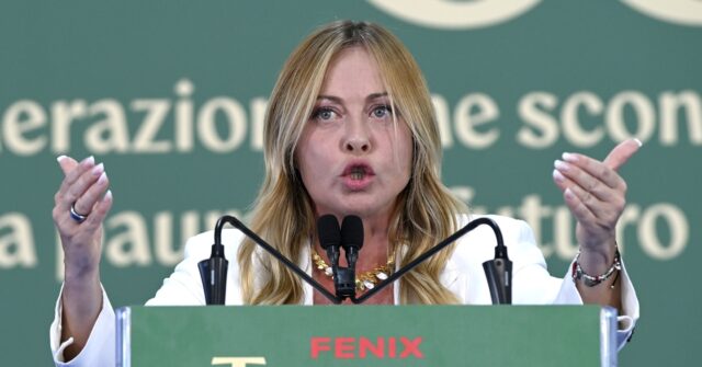 Meloni și burqa în școli: calcul electoral sau principiu?