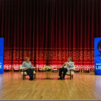 Merkel la București: cine plătește vina pentru criza din 2008?