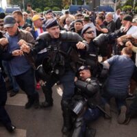 Protestul oierilor: cine beneficiază de haosul din Piața Victoriei?