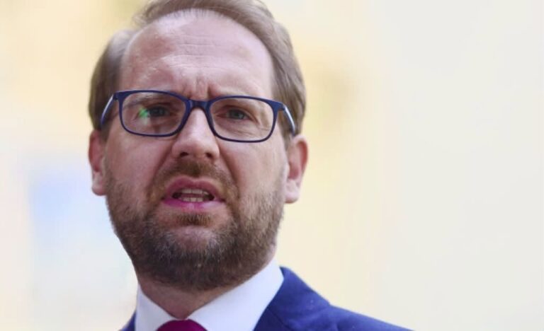 Războiul Fritz-SRI: ce ascunde teoria candidatului manciurian