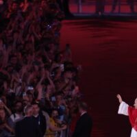 Spectacolul de la Stade de France: cine a regizat emoția Papei?