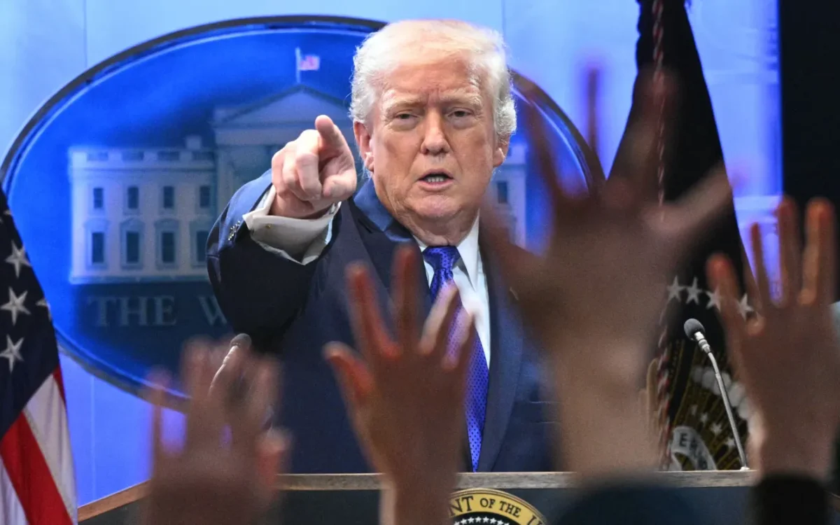 Trump interzice CNN și MSNBC: ce nu se spune despre ordin