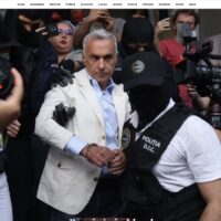 Turneele lui Georgescu prin piețe: cine se teme și de ce?
