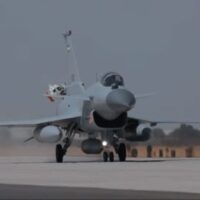 Uzbekistan cumpără avioane chinezești: cine pierde Asia Centrală?